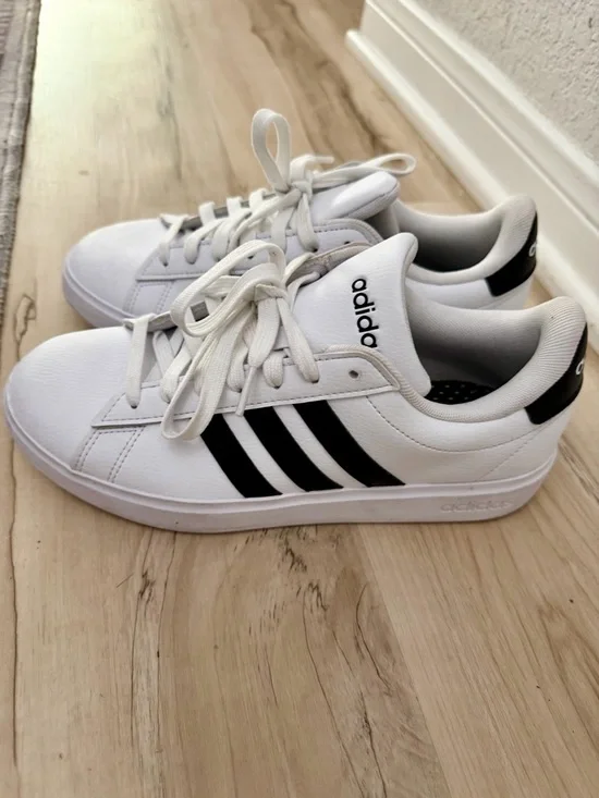 adidas Light Gray Low-Top Sneakers with Black Insole - Picture 1 of 3